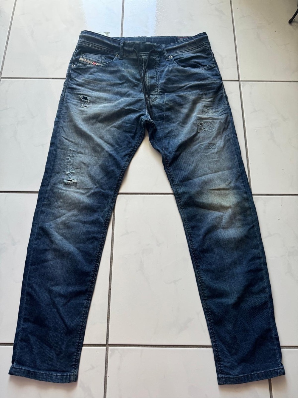 Diesel jogjeans carrot fit size 32 distressed jeans
